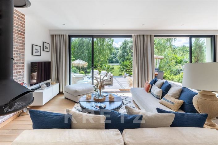 Image No.7-5 Bed House for sale