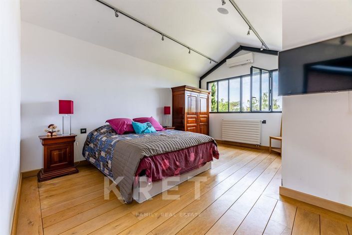 Image No.8-4 Bed House for sale