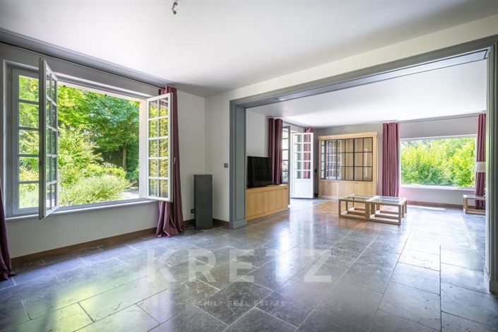 Image No.10-8 Bed House for sale