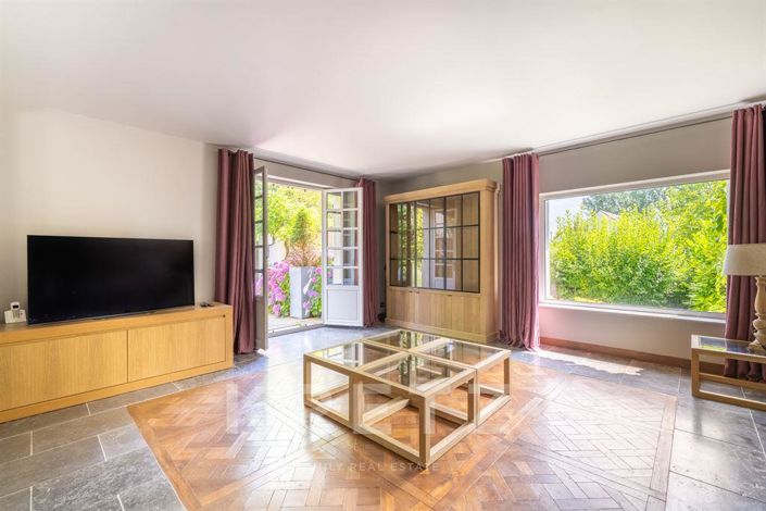 Image No.19-8 Bed House for sale