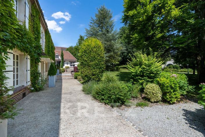 Image No.2-8 Bed House for sale