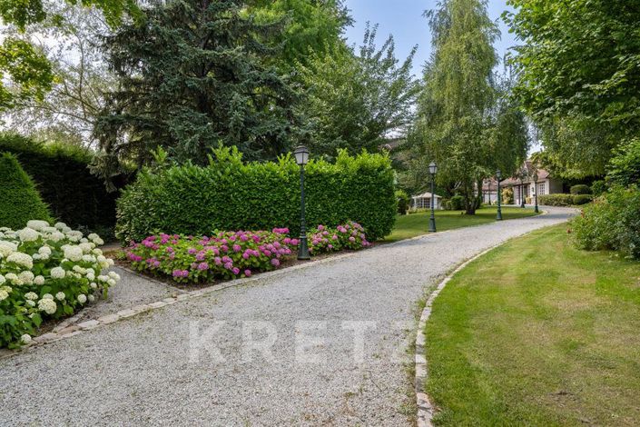 Image No.3-8 Bed House for sale