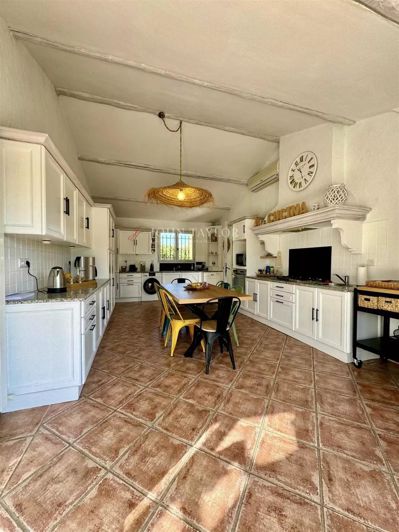 Image No.10-8 Bed House for sale