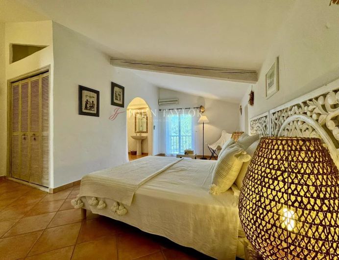 Image No.16-8 Bed House for sale