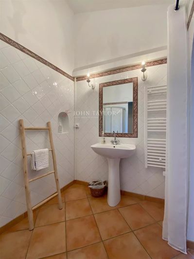 Image No.20-8 Bed House for sale