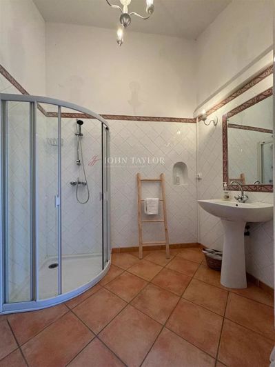 Image No.22-8 Bed House for sale