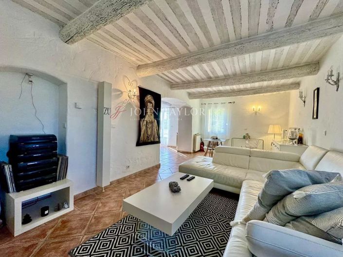 Image No.7-8 Bed House for sale