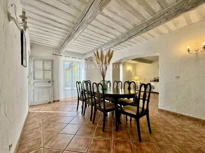 Image No.8-8 Bed House for sale