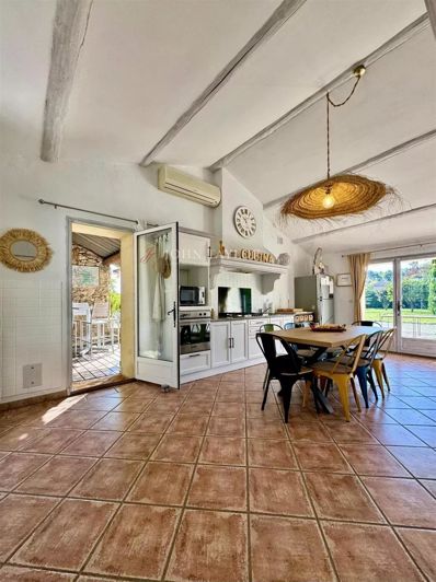 Image No.9-8 Bed House for sale