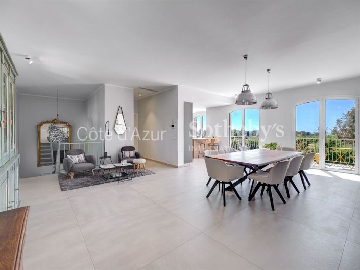 Image No.5-Propriété de 5 chambres à vendre à La Roquette-sur-Siagne