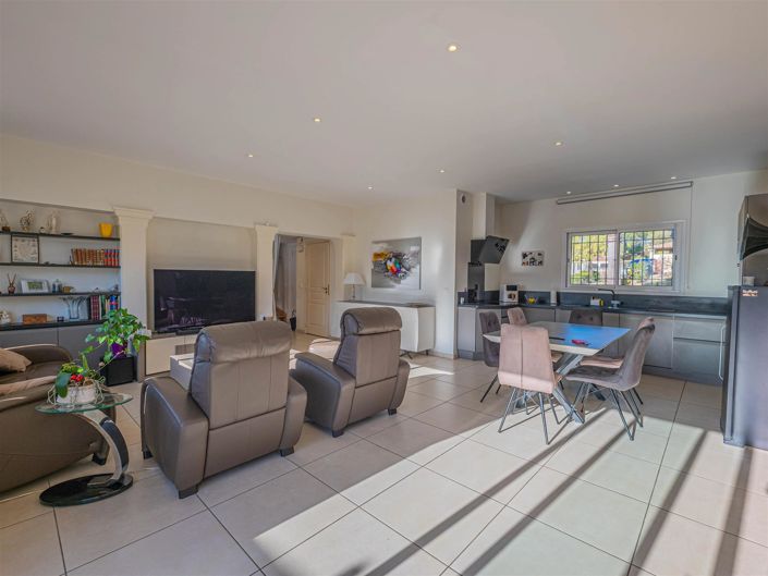 Image No.4-3 Bed House for sale