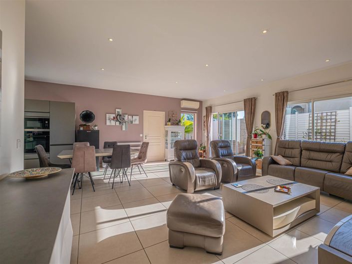 Image No.6-3 Bed House for sale