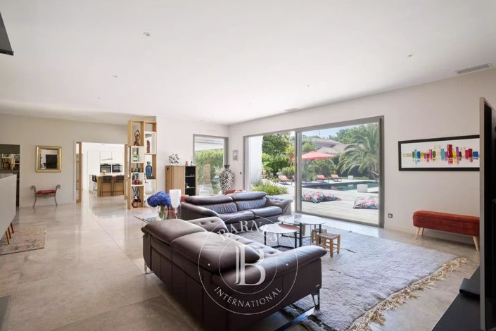 Image No.10-4 Bed House for sale