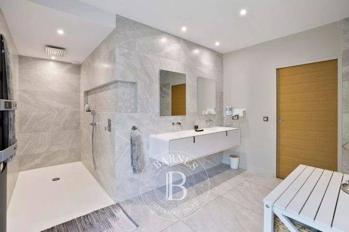 Image No.19-4 Bed House for sale