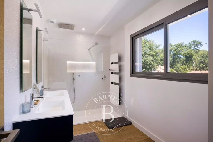 Image No.21-4 Bed House for sale