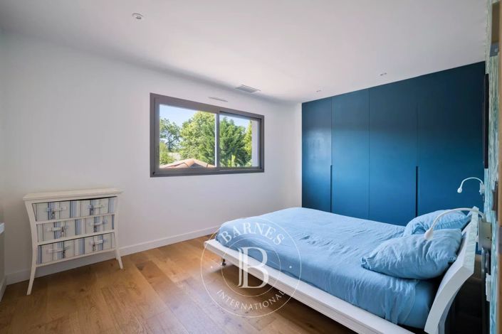 Image No.22-4 Bed House for sale