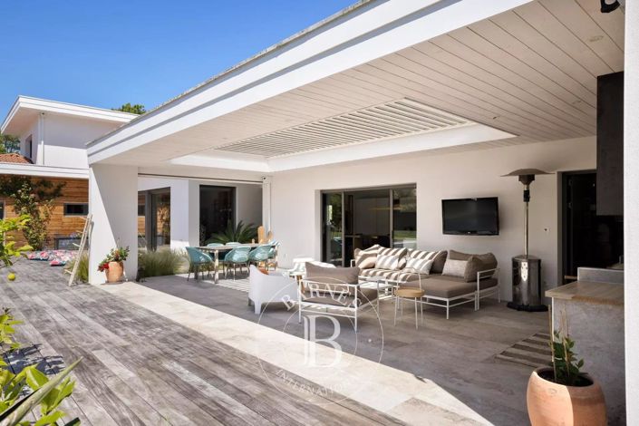 Image No.6-4 Bed House for sale