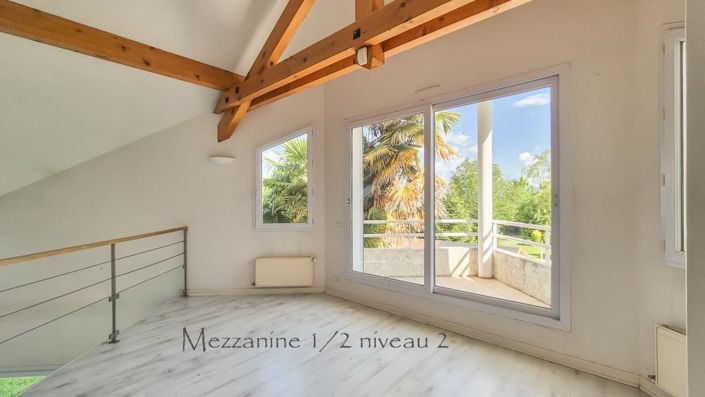 Image No.12-5 Bed House for sale