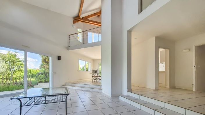 Image No.6-5 Bed House for sale