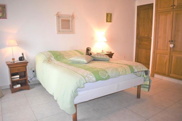 Image No.15-3 Bed House for sale