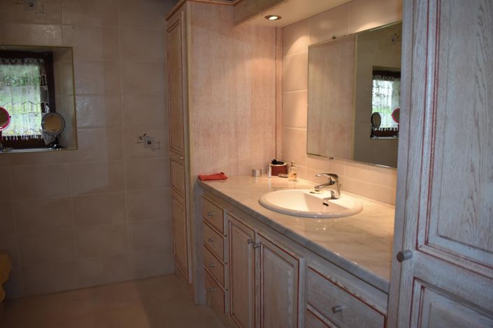 Image No.18-3 Bed House for sale