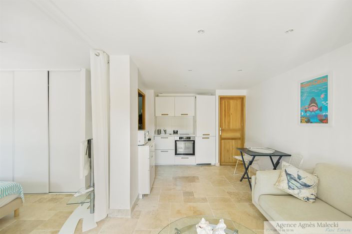 Image No.16-5 Bed House for sale