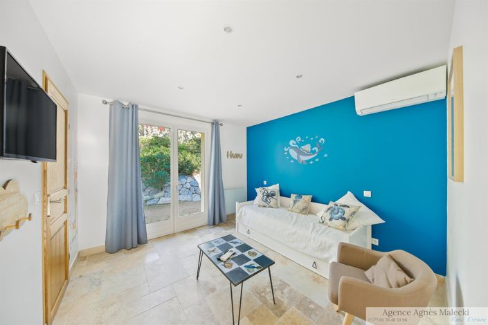 Image No.18-5 Bed House for sale