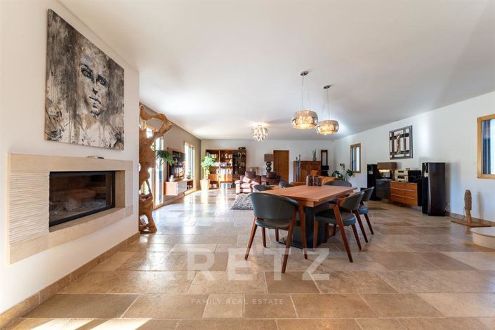 Image No.5-7 Bed House for sale