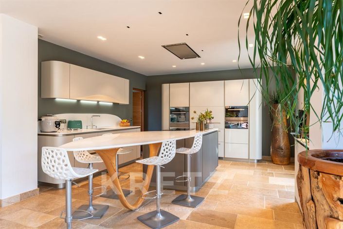 Image No.7-7 Bed House for sale