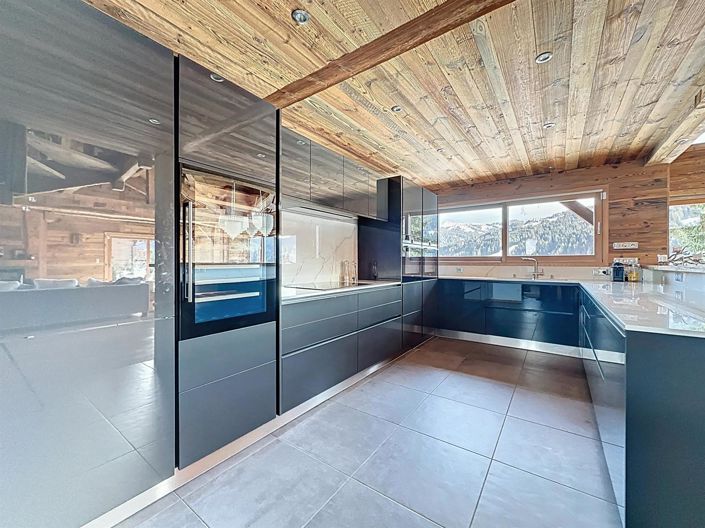 Image No.8-5 Bed House for sale