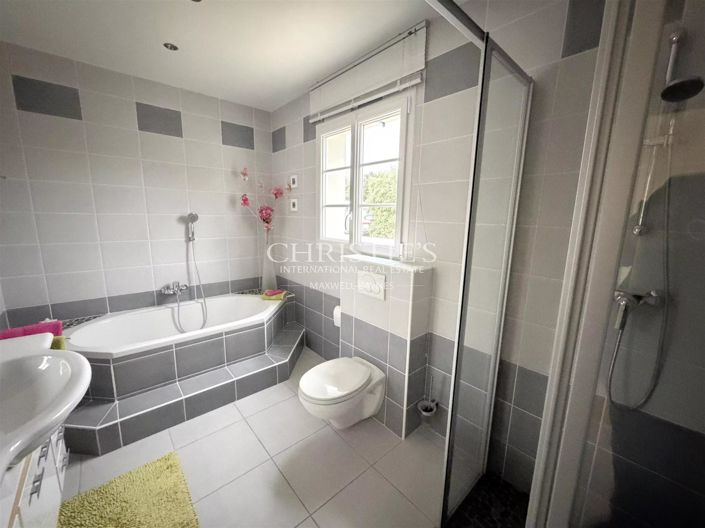 Image No.10-3 Bed House for sale