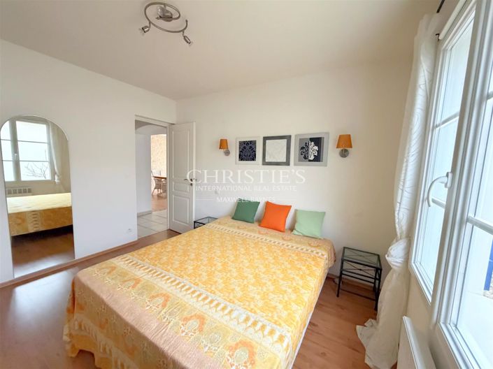 Image No.10-3 Bed House for sale