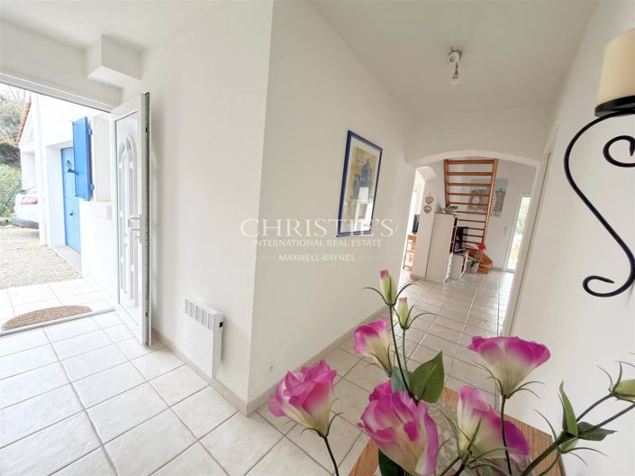 Image No.6-3 Bed House for sale