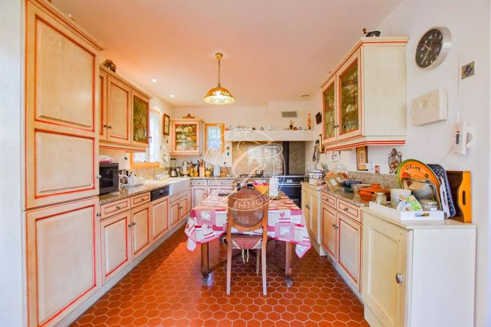 Image No.12-4 Bed House for sale