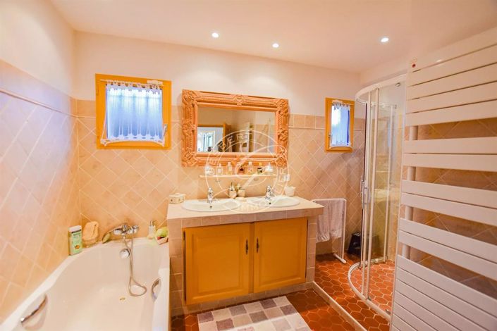 Image No.18-4 Bed House for sale