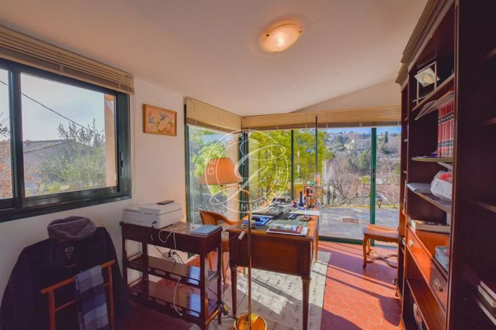 Image No.20-4 Bed House for sale