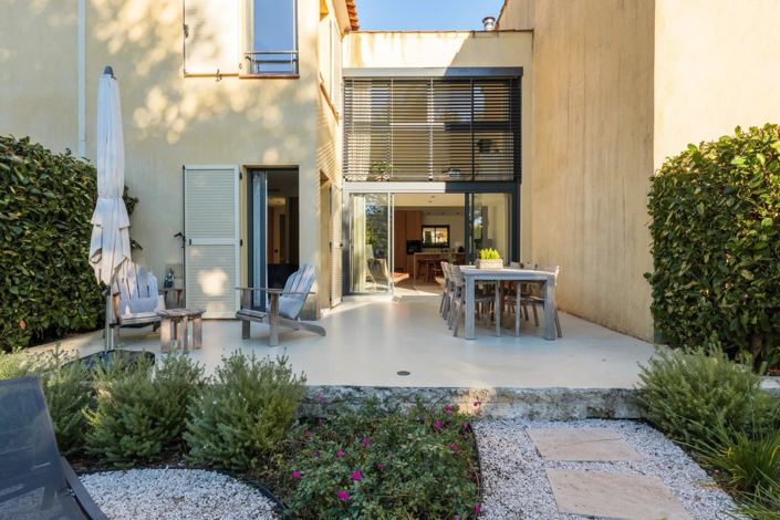 Image No.12-2 Bed House for sale