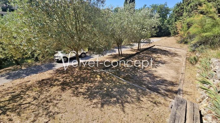 Image No.12-6 Bed House for sale