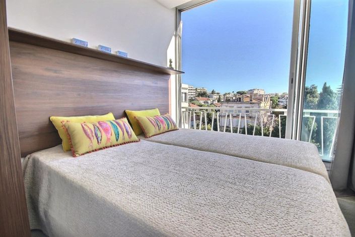 Image No.10-3 Bed Apartment for sale