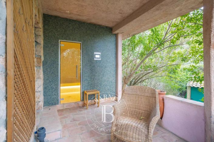 Image No.10-5 Bed House for sale