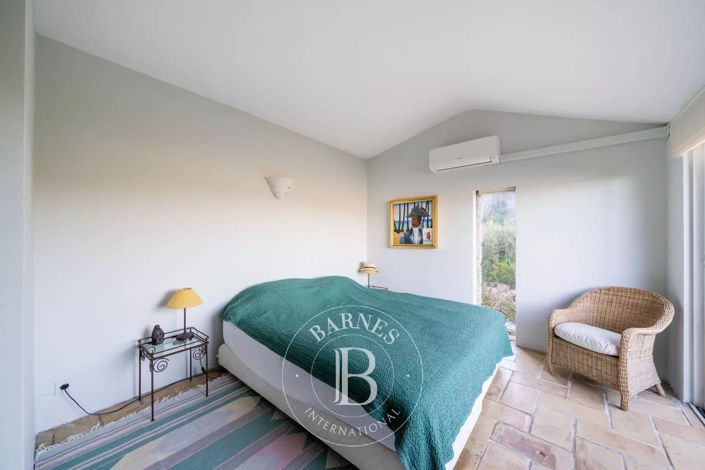 Image No.7-5 Bed House for sale