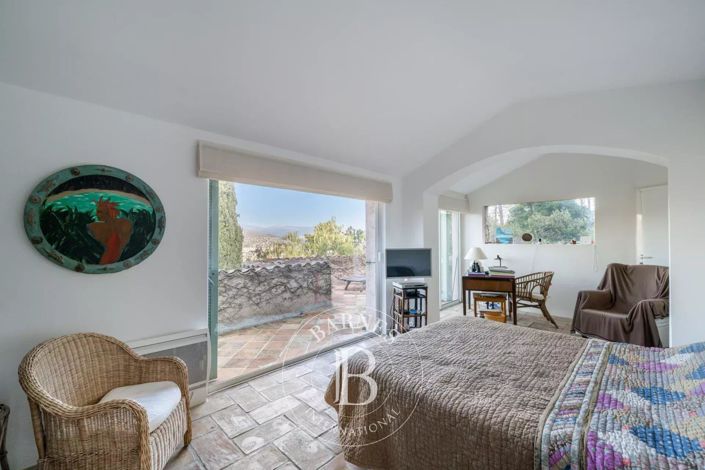 Image No.9-5 Bed House for sale