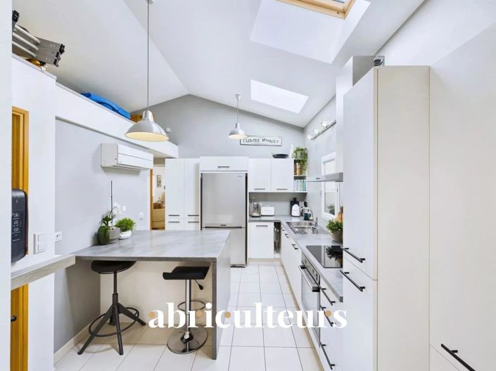 Image No.6-8 Bed House for sale