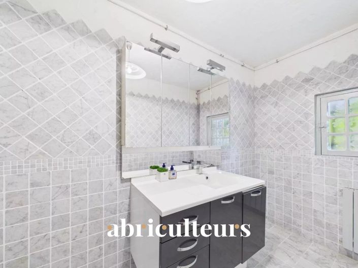 Image No.11-6 Bed House for sale