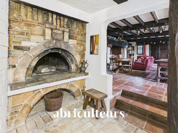 Image No.6-6 Bed House for sale