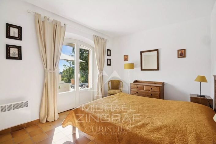 Image No.15-3 Bed House for sale