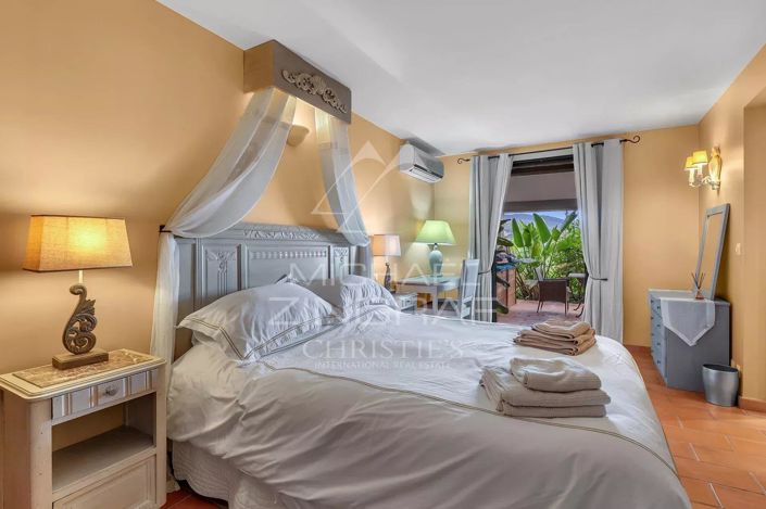 Image No.10-8 Bed House for sale