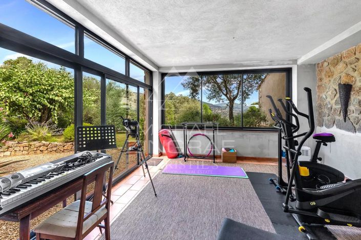 Image No.13-8 Bed House for sale