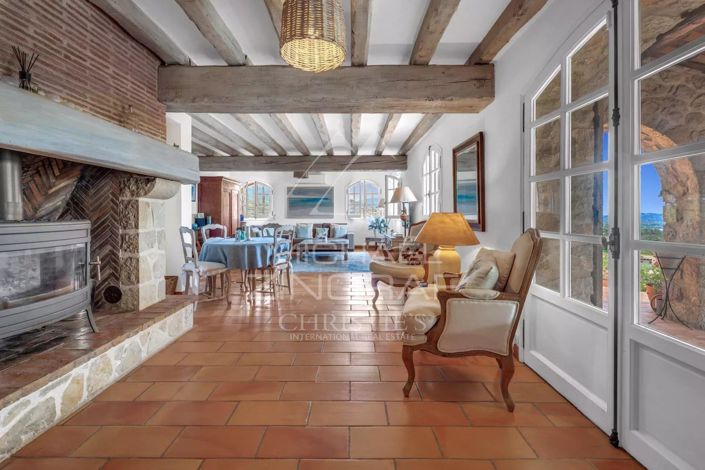 Image No.3-8 Bed House for sale