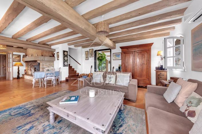 Image No.4-8 Bed House for sale